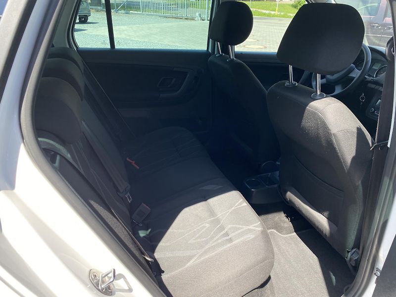 Škoda Fabia 1.2 TSI 63kW-CLIMATRONIC-TAŽNÉ - fotka 38 z 44