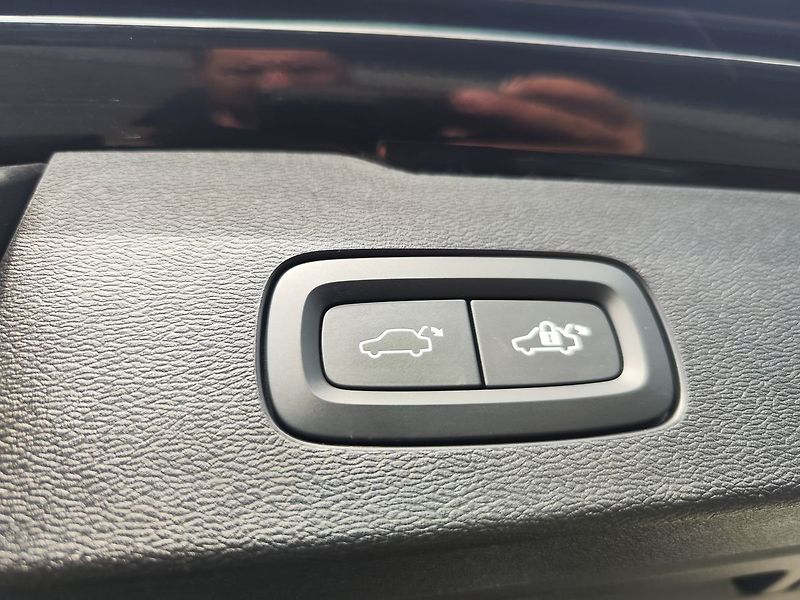 Volvo V60 B4/145kW AWD Auto Plus My24 - fotka 10 z 36