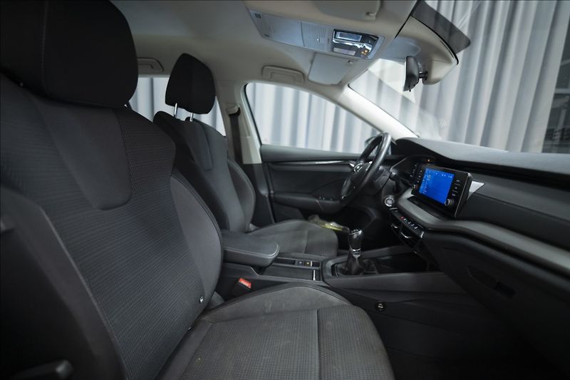 Škoda Octavia 2,0 TDI VÝHŘEV ČR 2x KOLA - fotka 9 z 35