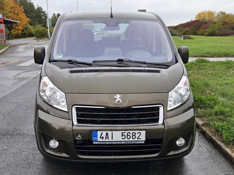 Peugeot Expert Tepee (2014) 2.0 HDI 120Kw Motor 3válce - fotka 12 z 28