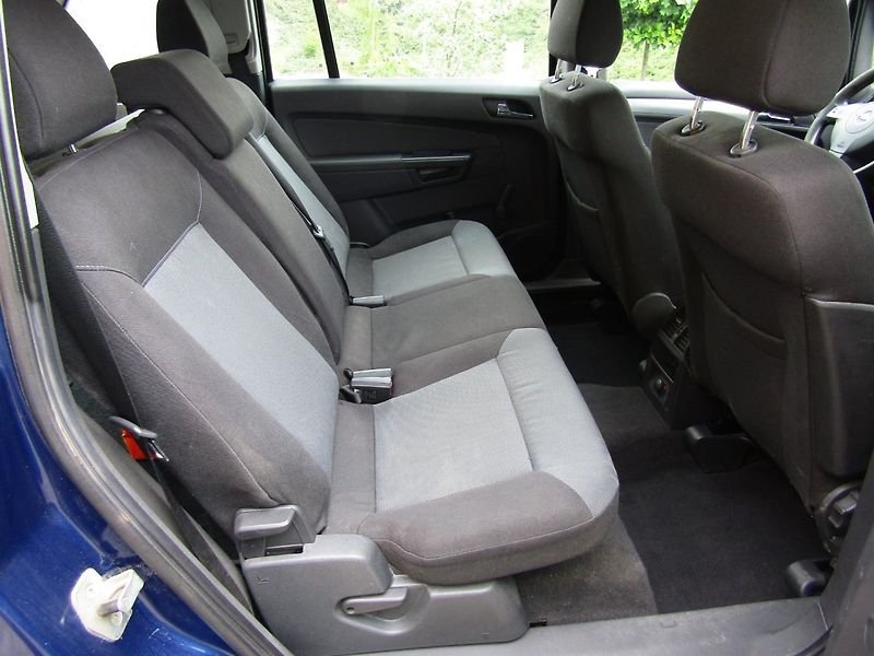 Opel Zafira (2005) 1.6 16V  7 MÍST - fotka 25 z 35