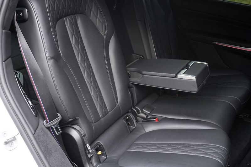 BMW X7 40d xDrive, Masáže, Skylounge - fotka 45 z 47
