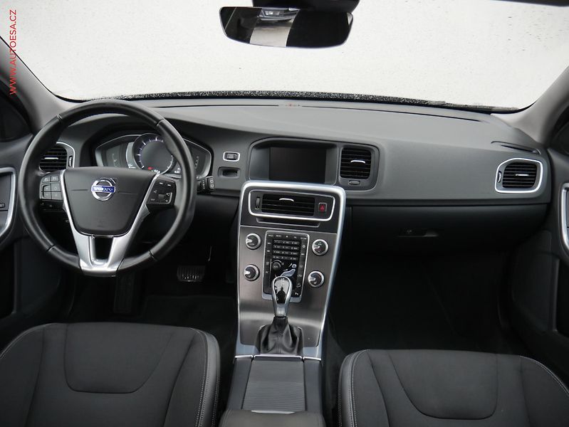 Volvo V60 (2016) 2.4 D4 4x4, ČR, Cross - fotka 8 z 23