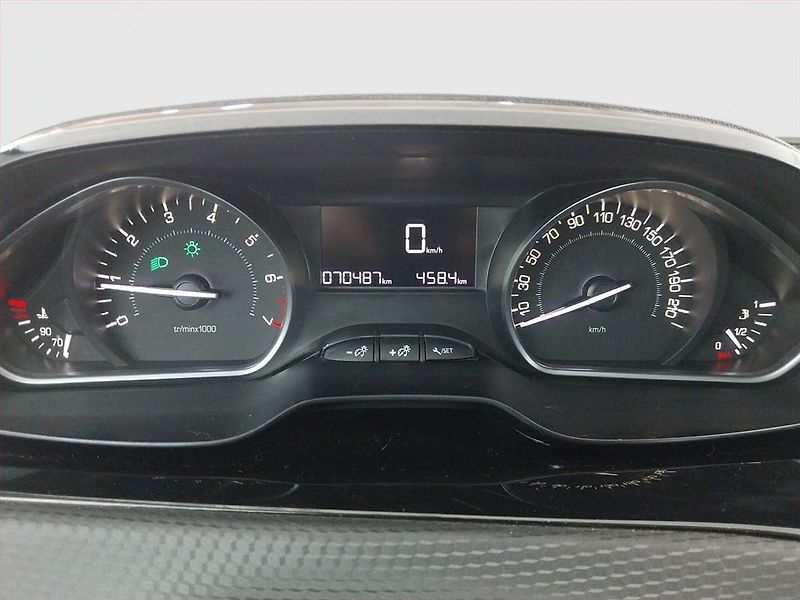 Peugeot 2008 (2019) 1.2 PureTech, Tempomat - fotka 11 z 16