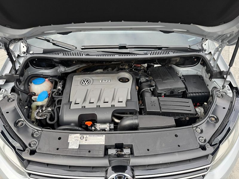 Volkswagen Touran (2012) Trendline 1.6 TDI 77kW - fotka 29 z 31