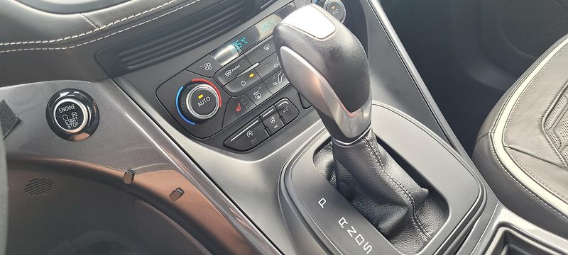 Ford Kuga (2017) 2,0TDCi 132kW DSG 4×4 Vignale  - fotka 31 z 52