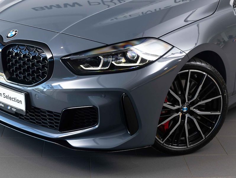 BMW Řada 1 M135i xDrive - fotka 7 z 22