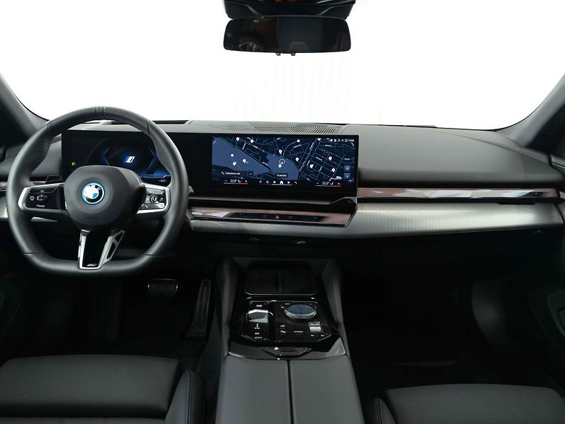 BMW i5 eDrive40 - fotka 12 z 22