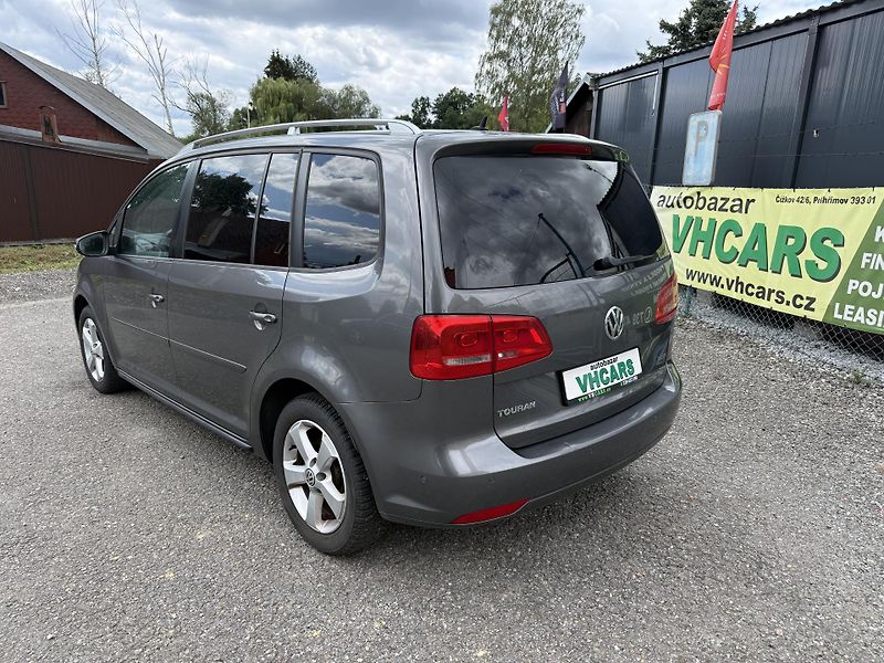 Volkswagen Touran - fotka 5 z 22