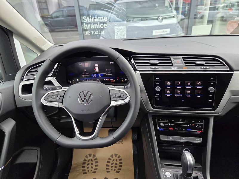 Volkswagen Touran (2026) 1.5 TSI DSG7 R-Line 7 míst - fotka 16 z 50