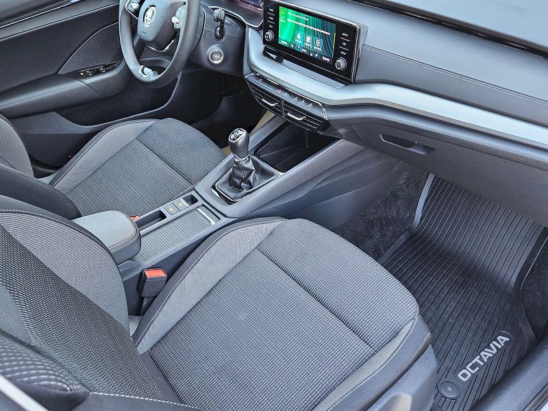 Škoda Octavia (2024) COMBI Ambition PLUS TSI 110/1. - fotka 16 z 26