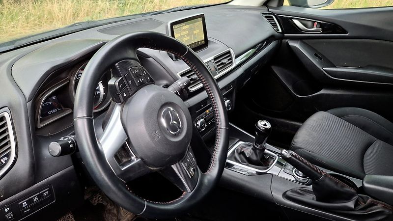 Mazda 3 1.5 74kw krásná 1. majitel - fotka 8 z 30