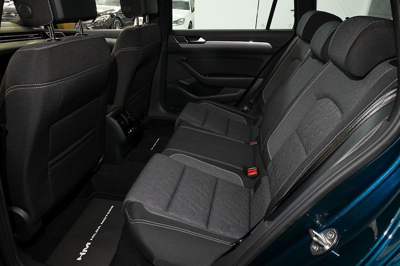 Volkswagen Passat 2.0TDI 110kW DSG IQ ACC Kamera - fotka 9 z 24