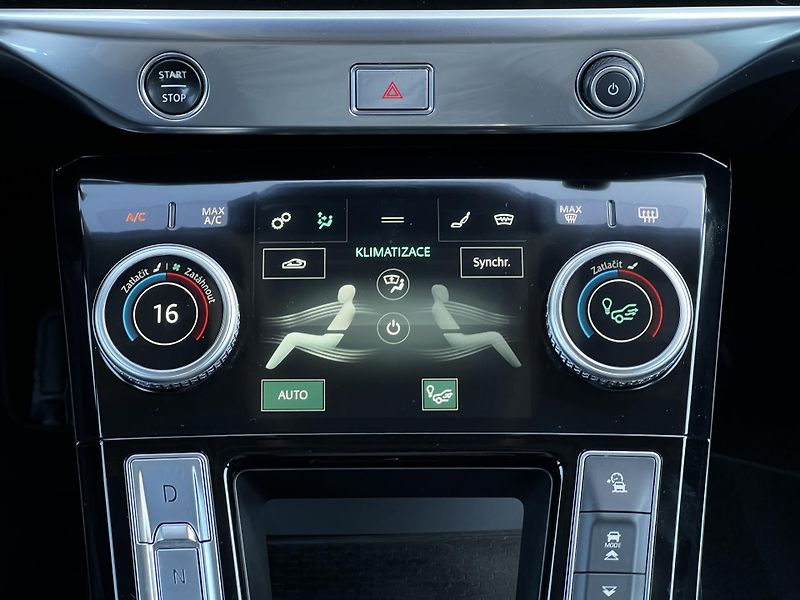 Jaguar I-Pace EV400 AWD S 90kWh SOH 92% - fotka 15 z 27