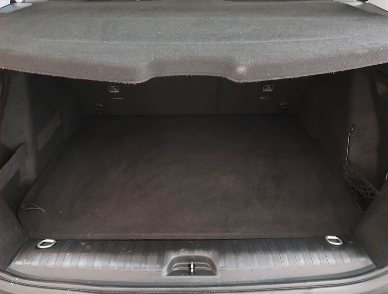 Peugeot 2008 (2019) Active 1.2 PureTech, Tempomat - fotka 13 z 15