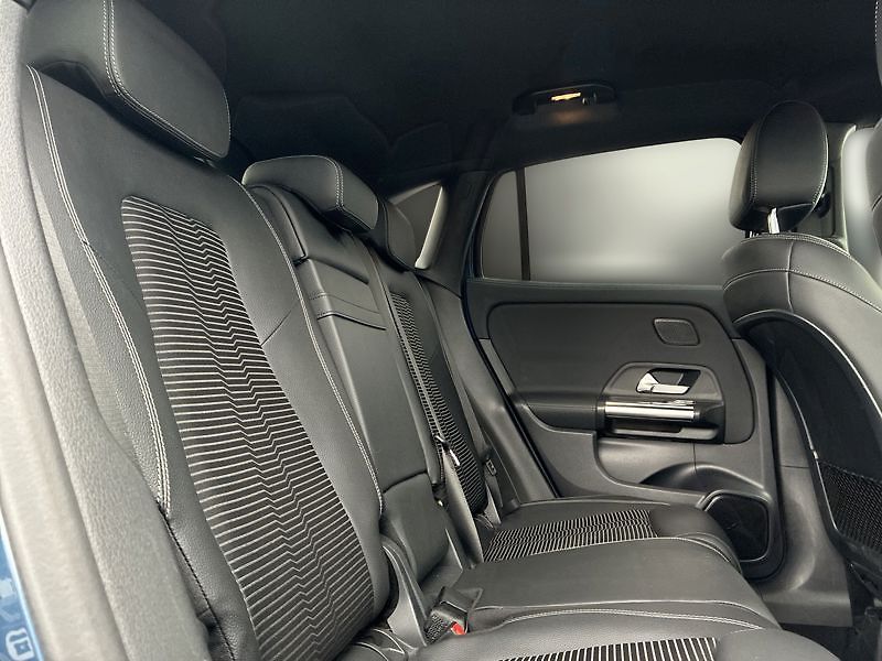 Mercedes-Benz GLA 200 d 4MATIC - fotka 18 z 18