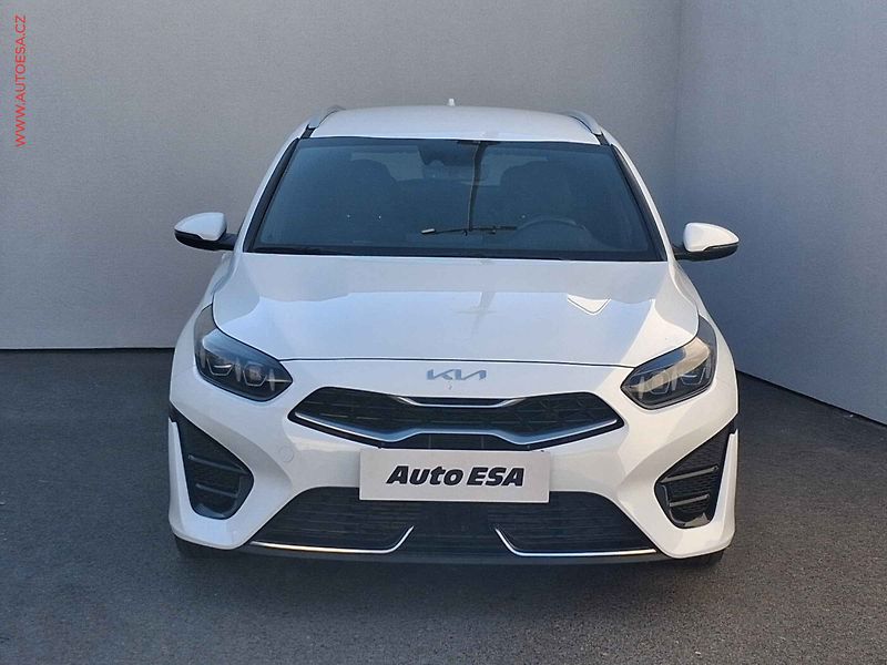 Kia Ceed (2023) 1.5 T-GDi, 2.maj,ČR, GT-line - fotka 2 z 19