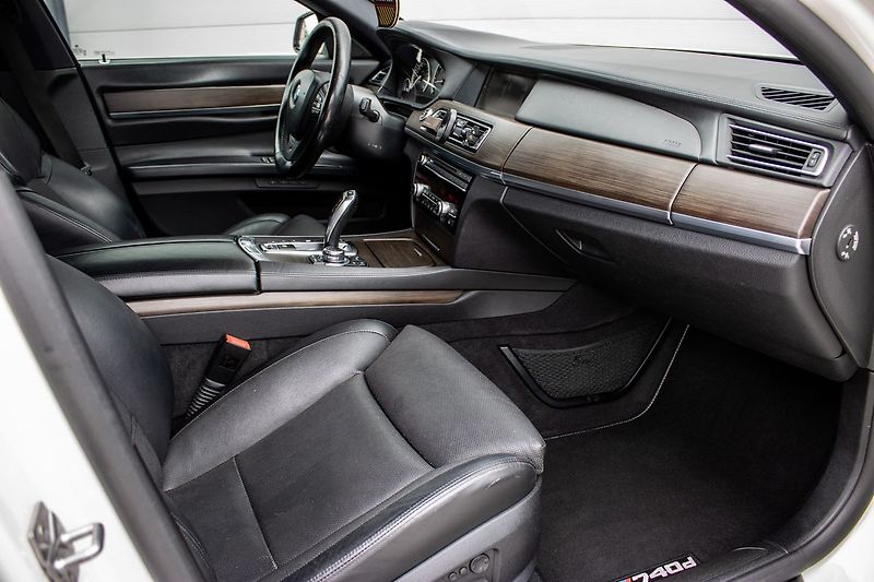 BMW Řada 7 - fotka 16 z 24