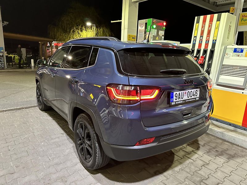 Jeep Compass (2023) 1.3 130k Night Eagle, CZ - fotka 6 z 8