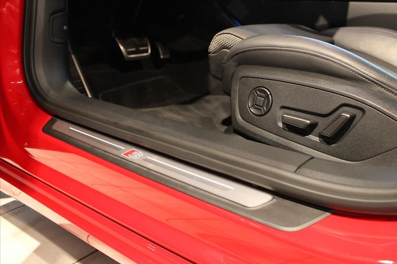 Audi A6 Avant 50 TDi quattro S line AC - fotka 11 z 36