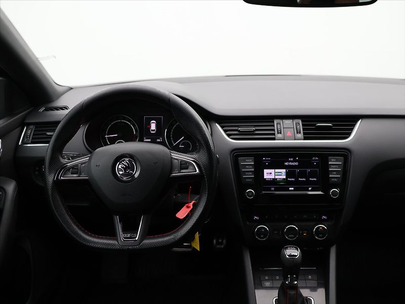 Škoda Octavia 2,0 TDi 4x4 DSG RS CZ - fotka 22 z 30