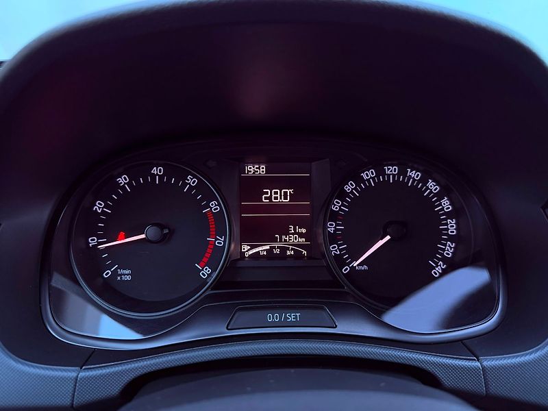 Škoda Fabia 1.0 MPi Ambition - fotka 17 z 24