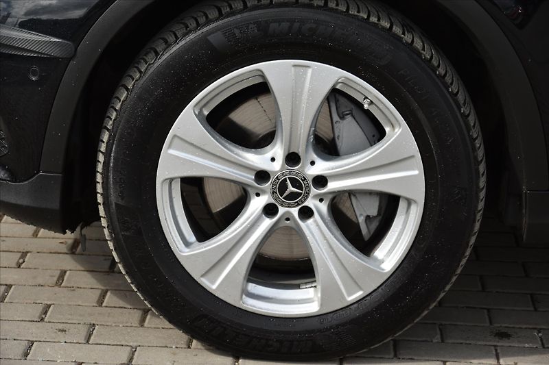 Mercedes-Benz GLC 220d 4MATIC COUPE SERV.KNIHA - fotka 9 z 27