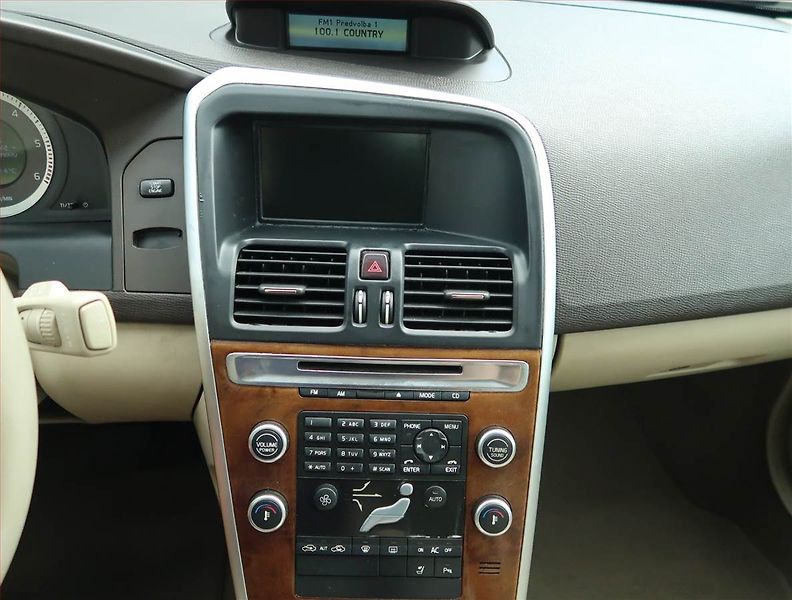 Volvo XC60 (2009) Momentum D5, 4X4, Automat - fotka 12 z 17