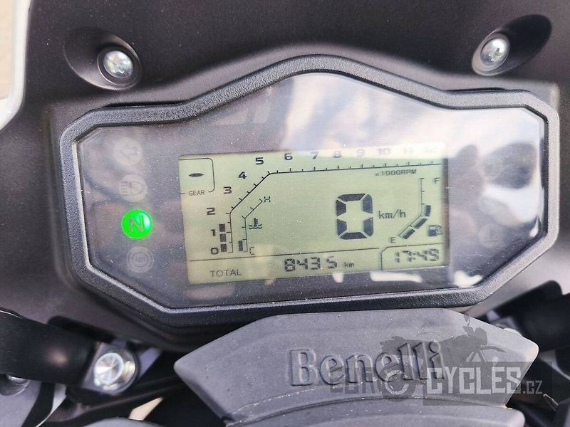 Benelli TRK 251 (2024) - fotka 11 z 11