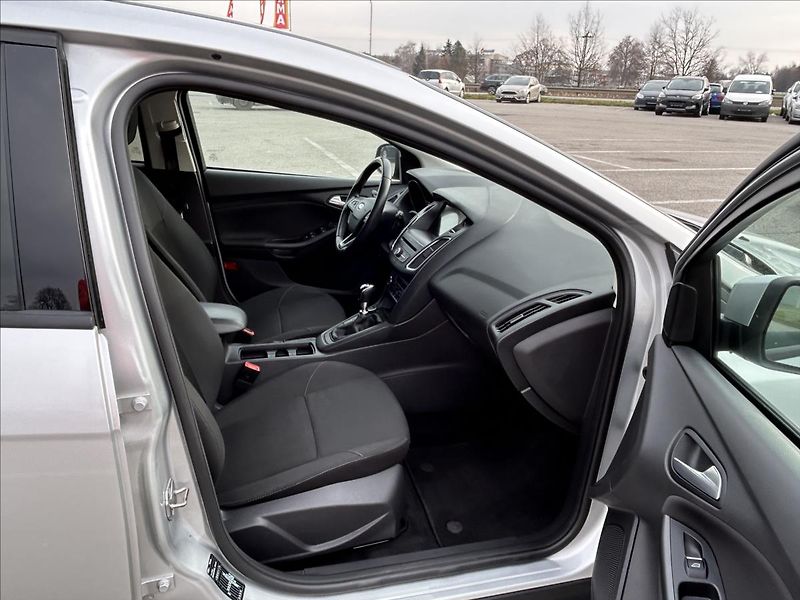 Ford Focus 1,5 TDCi 88kW,Xenon,Navi,Výhře - fotka 30 z 38