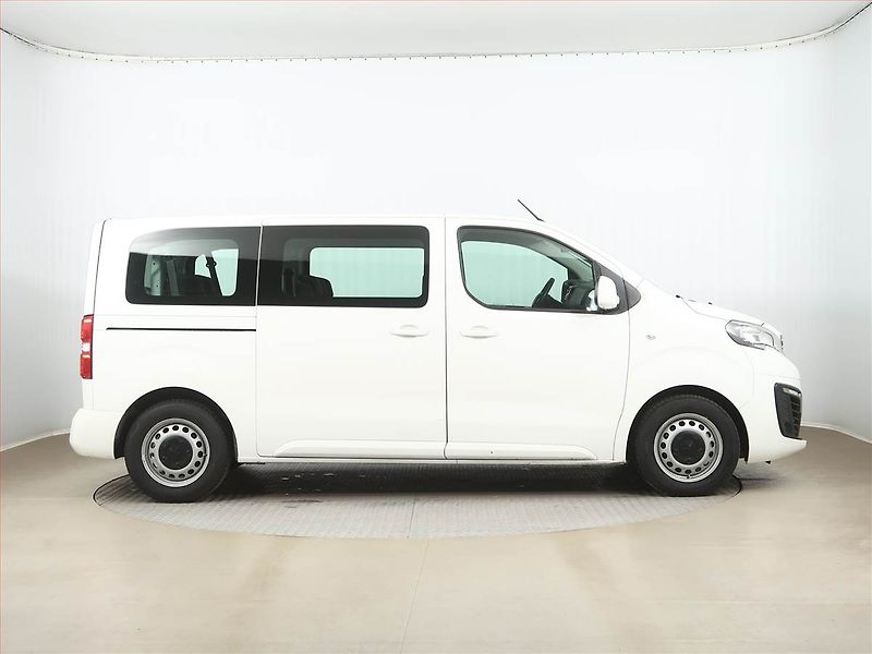 Peugeot Expert (2018) 2.0 BlueHDi, Bus, 9Míst, ČR - fotka 6 z 19