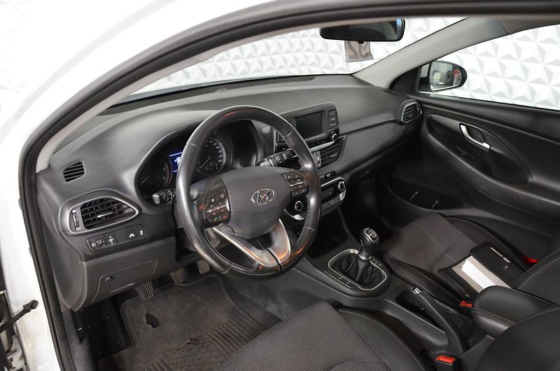 Hyundai i30 (2017) 1.4i 73kW HB - fotka 9 z 19