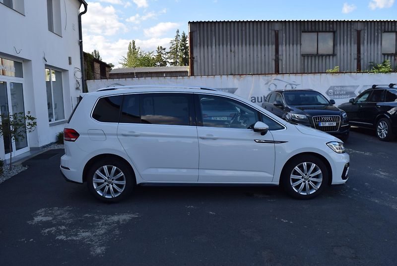 Volkswagen Touran (2018) 1.4TSI 110kw R-line NAVI LED - fotka 7 z 50