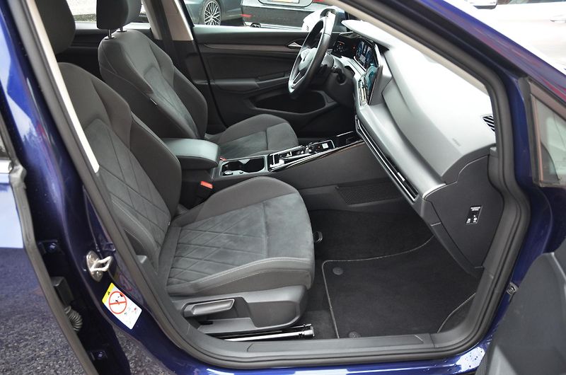 Volkswagen Golf (2022) 2.0 TSi 140kW DSG Style iQ-LED - fotka 15 z 50