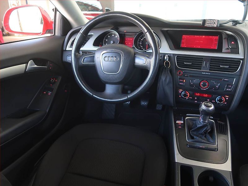 Audi A5 (2009) 2.0 TFSI, Xenony - fotka 7 z 14