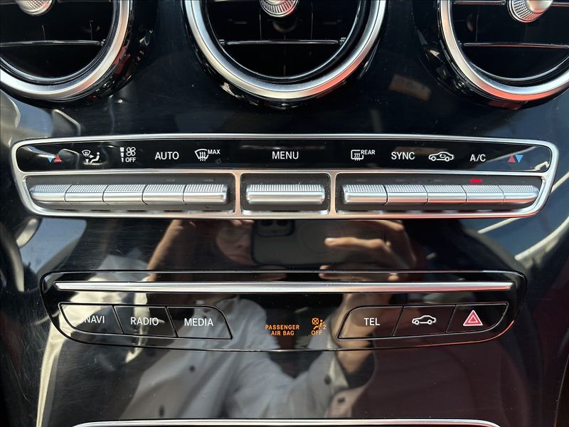 Mercedes-Benz Třídy C 2,0 C 300 d 4M ČR, 1.maj - fotka 19 z 22