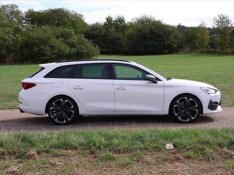 Cupra Leon ST 2,0 TSI DSG DPH - fotka 8 z 31