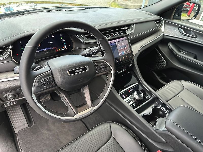 Jeep Grand Cherokee (2025) Limited 2.0 Turbo 4xe PHEV - fotka 7 z 10