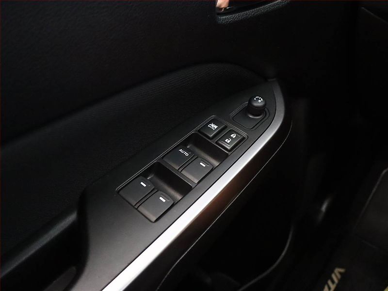 Suzuki Vitara (2019) 1.4 BoosterJet, Automat - fotka 17 z 17