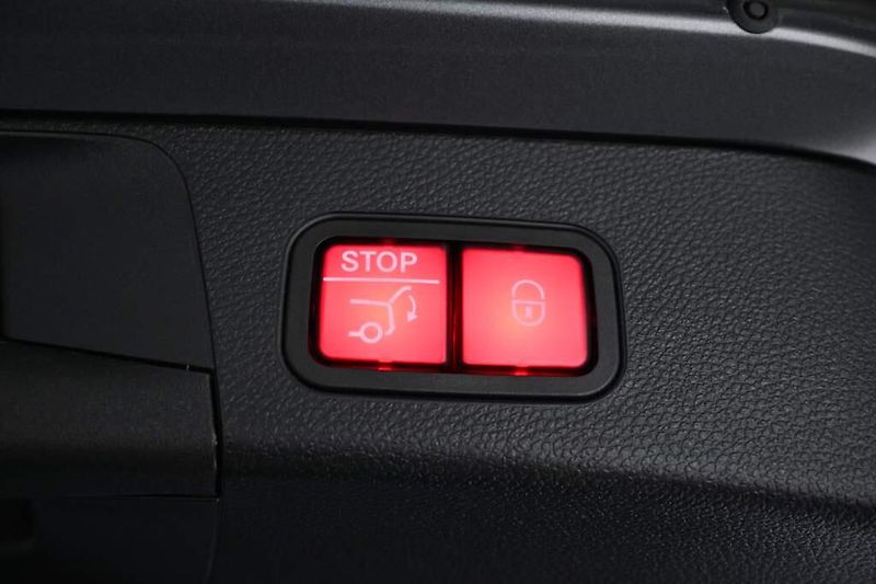 Mercedes-Benz Třídy C (2020) 2.0 300 DE T 9G-TRONIC LED 360 - fotka 35 z 47