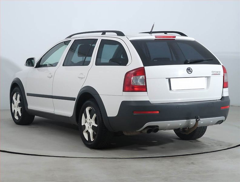 Škoda Octavia (2011) 2.0 TDI, 4X4, Automat - fotka 4 z 19
