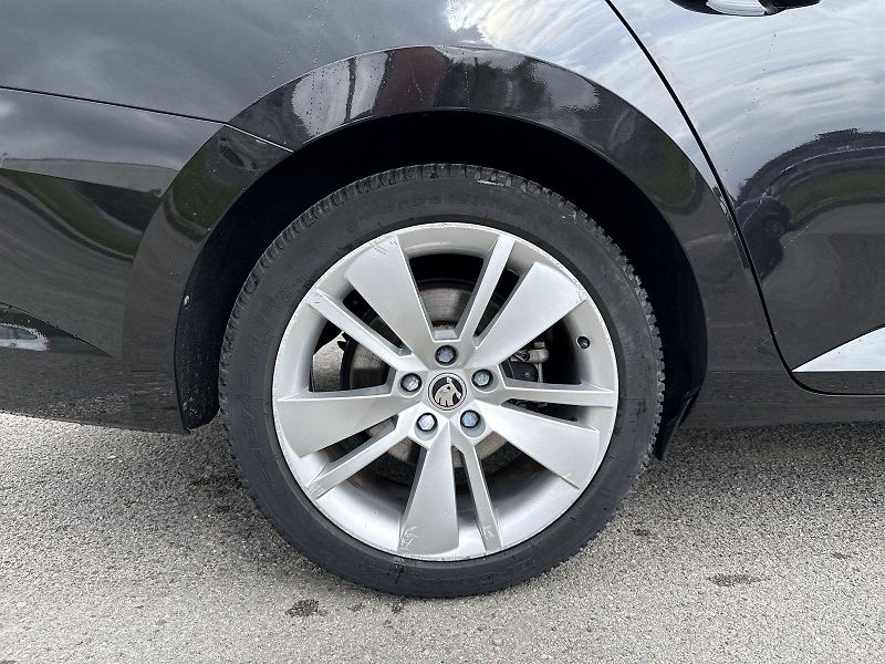Škoda Superb (2022) 2.0 TDI Ambition - fotka 29 z 32