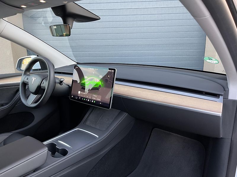 Tesla Model Y (2022) PERFORMANCE 393 Kw ,RYZEN,DPH - fotka 12 z 29