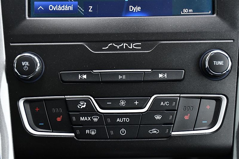 Ford Mondeo 2.0TDCi 110kW CARPLAY TITANIUM - fotka 26 z 42