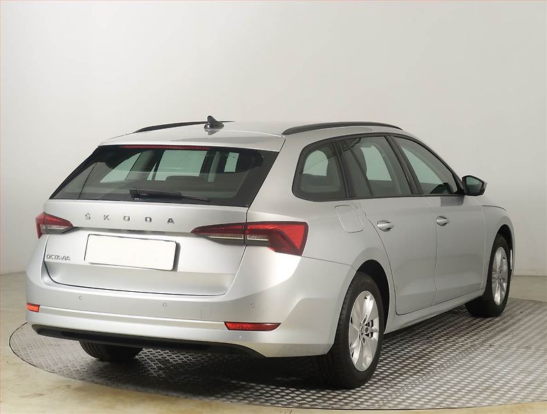 Škoda Octavia (2022) Ambition 2.0 TDI, ČR,1.maj - fotka 5 z 22