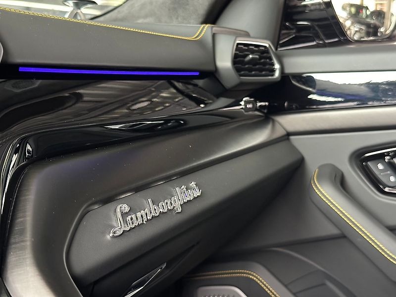 Lamborghini Urus Novitec Wide Body Kit, Masáž - fotka 47 z 51