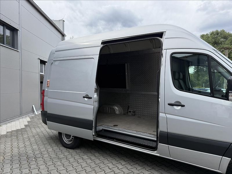 Volkswagen Crafter 2,0   105kW,PLOŠINA,1.MAJ,SERV - fotka 17 z 23