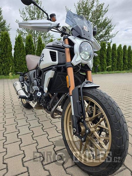 CFMOTO 700 CL-X Heritage (2022) - fotka 3 z 16