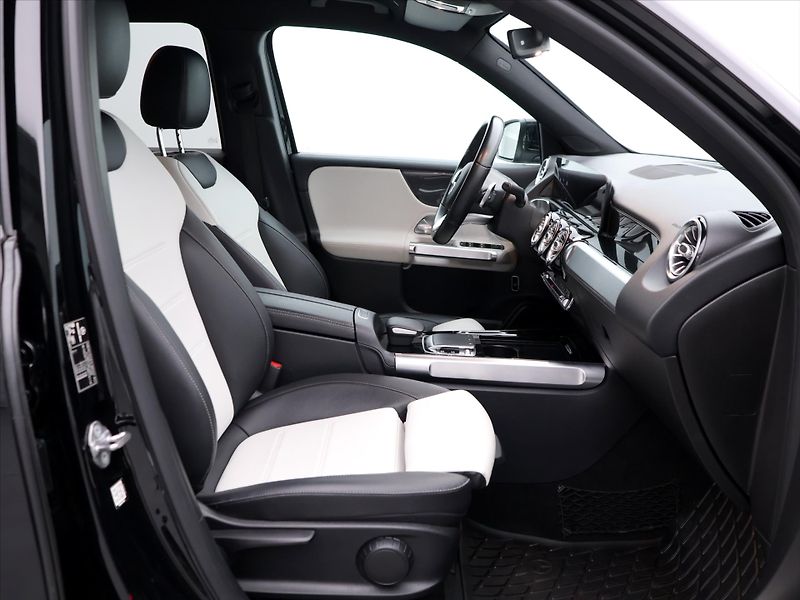 Mercedes-Benz GLB 2.0 200d 110kW AMG Line FULL L - fotka 12 z 35