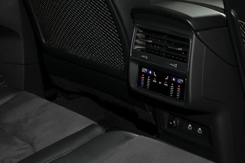Audi Q7 3.0TDI 210kW S-Line 7míst Weba - fotka 21 z 42
